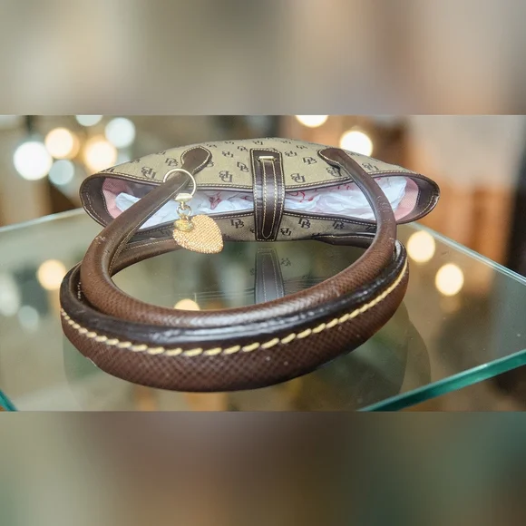 Classic & Vintage Dooney & Bourke Signature Collection Bag W/Bling Heart Charm - Picture 4 of 16